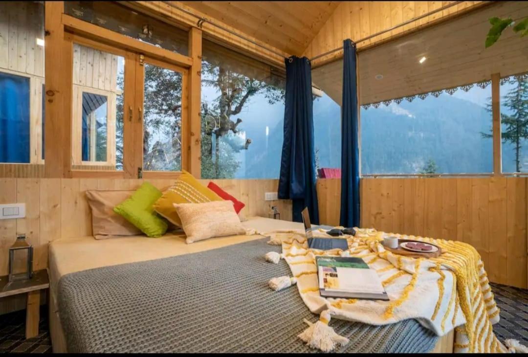 Into The Woods Treehouse Jibhi Villa Екстериор снимка