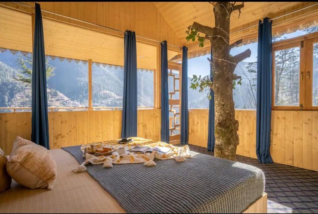 Into The Woods Treehouse Jibhi Villa Екстериор снимка