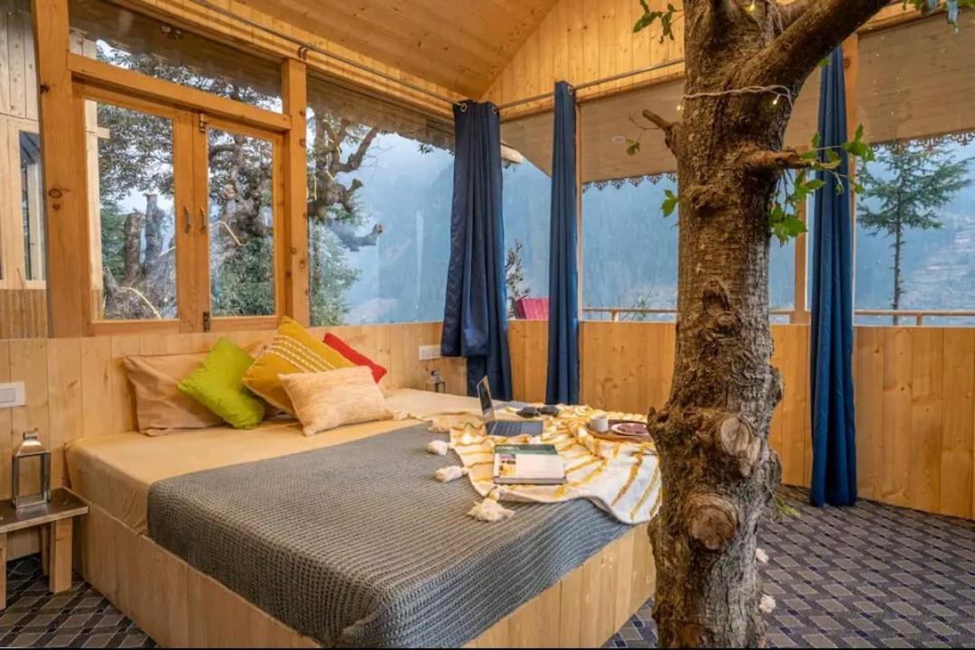 Into The Woods Treehouse Jibhi Villa Екстериор снимка