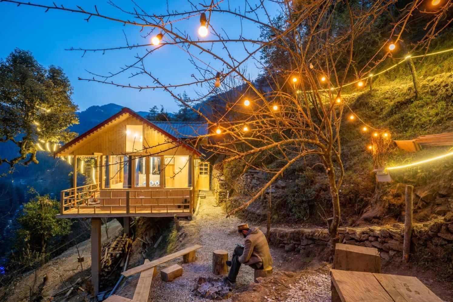 Into The Woods Treehouse Jibhi Villa Екстериор снимка