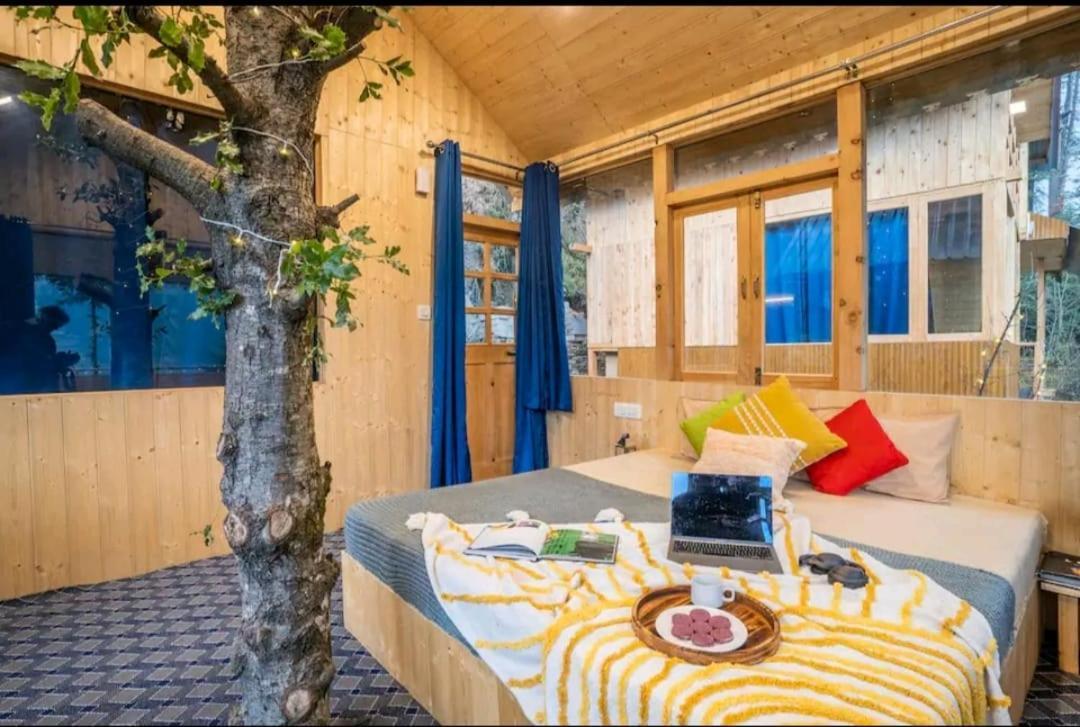 Into The Woods Treehouse Jibhi Villa Екстериор снимка