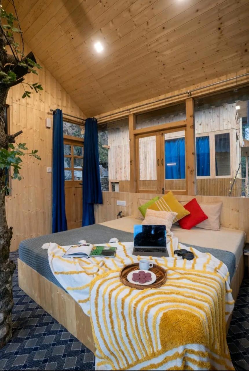 Into The Woods Treehouse Jibhi Villa Екстериор снимка