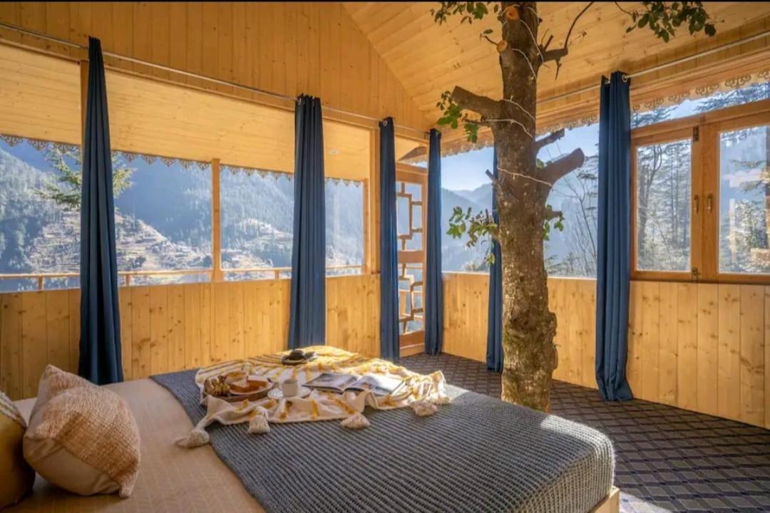 Into The Woods Treehouse Jibhi Villa Екстериор снимка